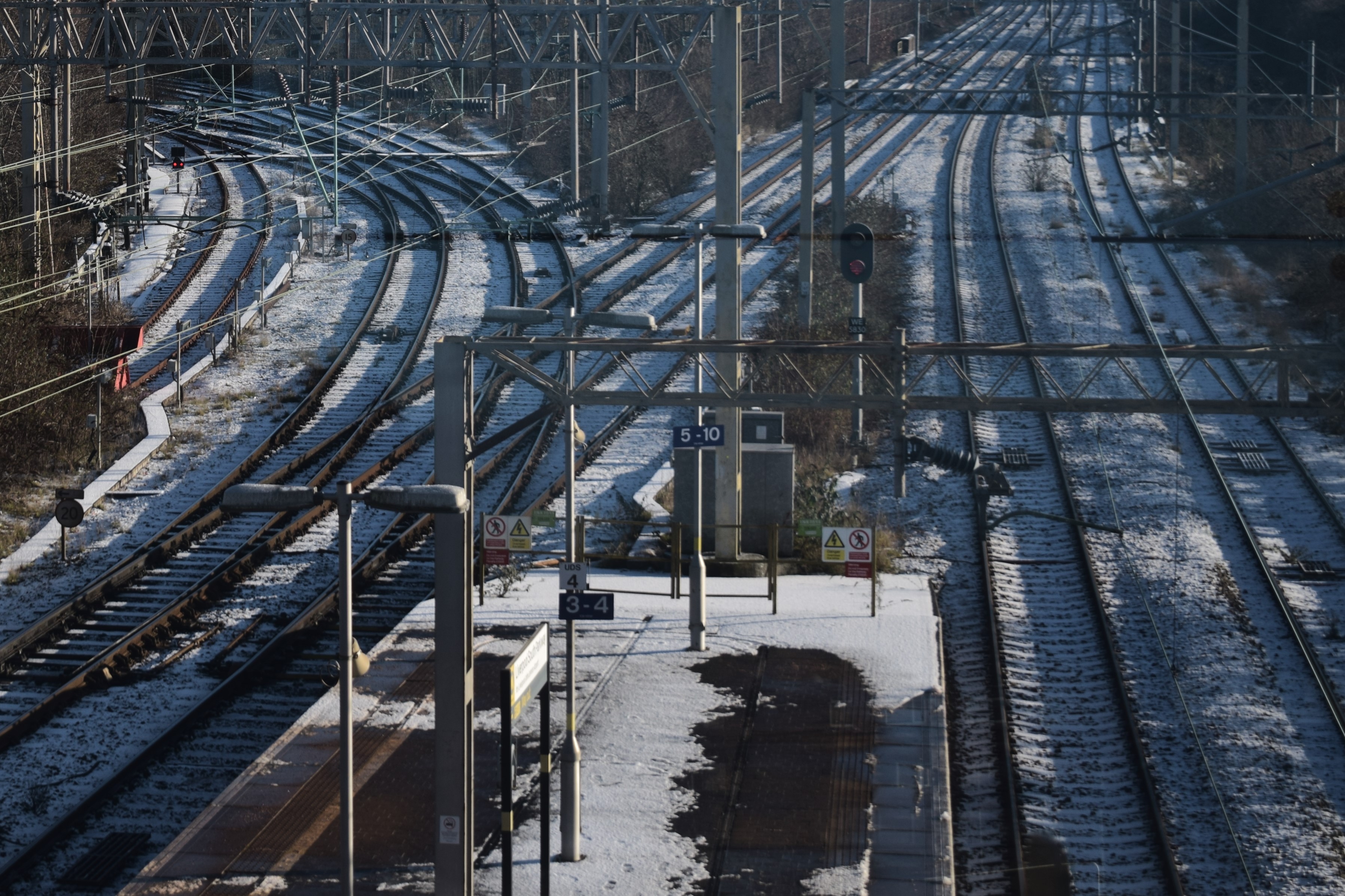 A particularly snowy Hunts Cross station.