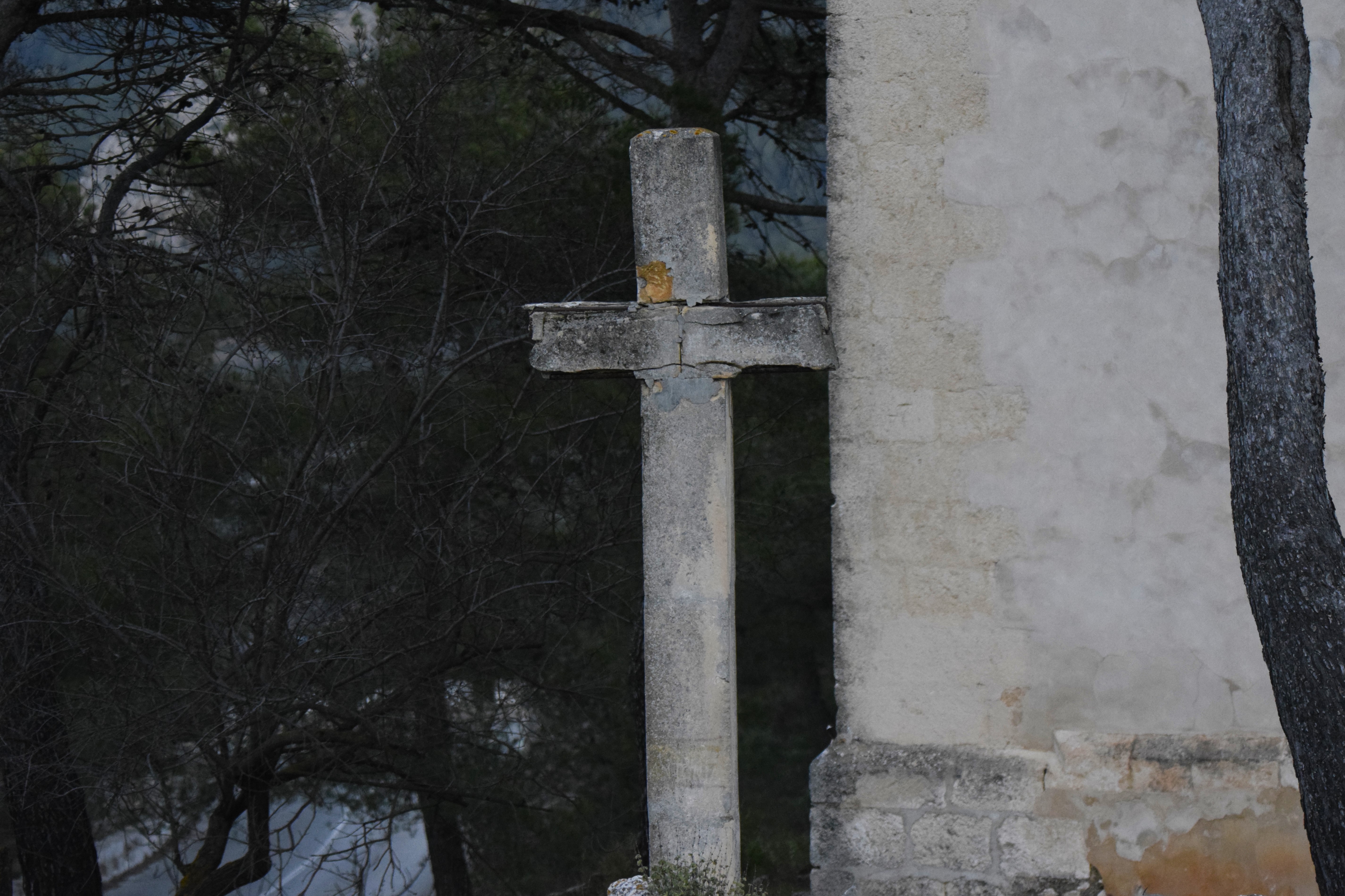 A solitary grave.